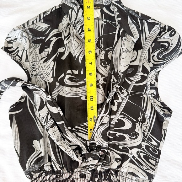 Black/Silver floral pattern top - Picture 8 of 15